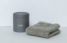 Load image into Gallery viewer, Feel hand towel